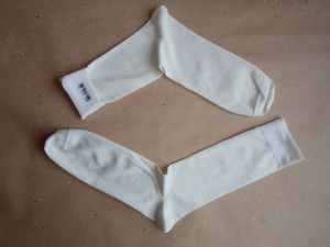 Бесшовные мужские носки из мерсеризованного хлопка. Цвет натуральный / белый. Размер 43 - 44