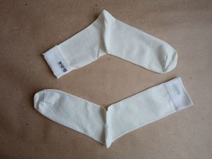 Бесшовные мужские носки из мерсеризованного хлопка. Цвет натуральный / белый. Размер 42 - 43