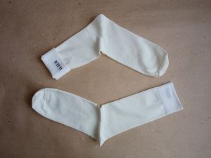Бесшовные мужские носки из мерсеризованного хлопка. Цвет натуральный / белый. Размер 39 - 41