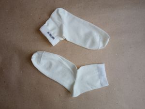 Бесшовные женские носочки из мерсеризованного хлопка. Цвет натуральный / белый. Размер 36 - 38