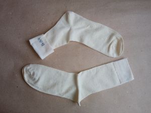 УДЛИНЕННЫЕ + УСИЛЕННЫЕ носки в рубчик из конопли и хлопка / конопляные носки. Цвет натуральный (кремовый / белый). Размер 42 - 43